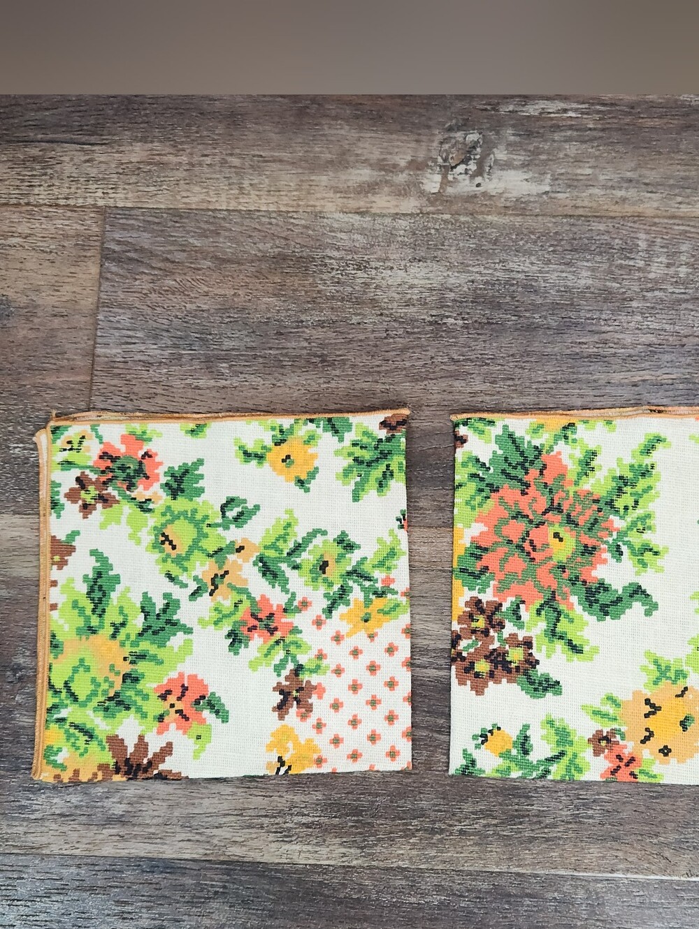🌼 Vintage 1970s Floral Faux Cross-Stitch Napkin Set 🌼